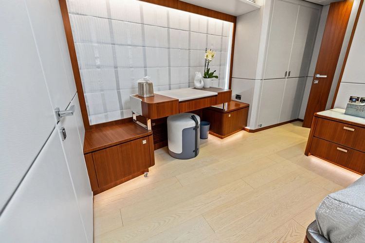 Genesis Yacht Photos Pics 