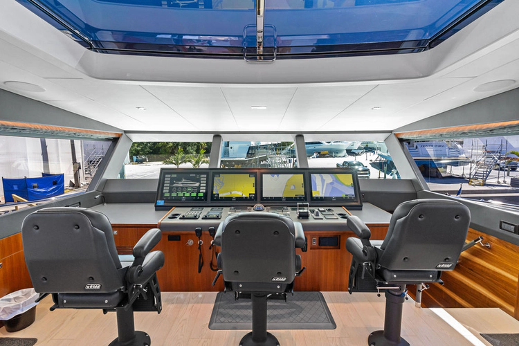 Genesis Yacht Photos Pics 