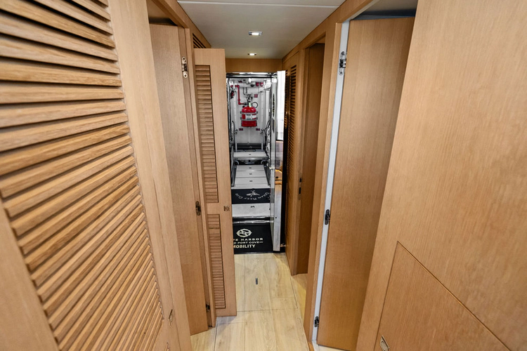 Genesis Yacht Photos Pics 