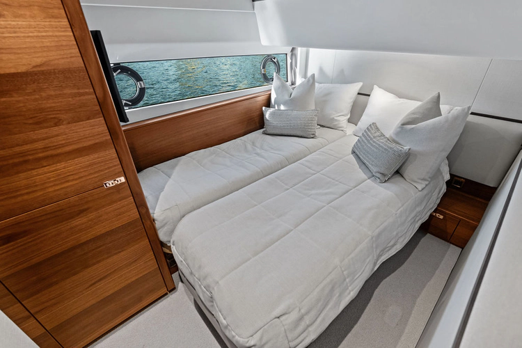 R&r Yacht Photos Pics 