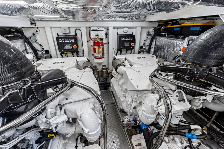 R&r Yacht Photos Pics 