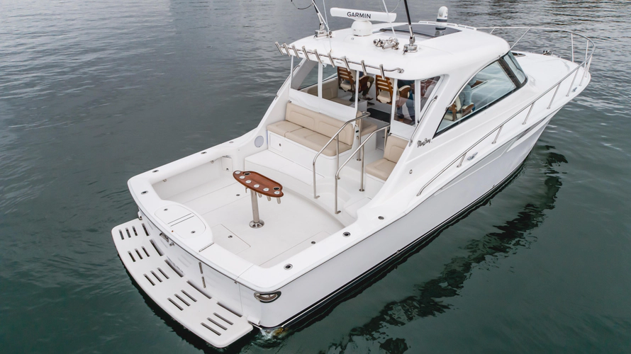 Commodore Two Yacht Photos Pics 