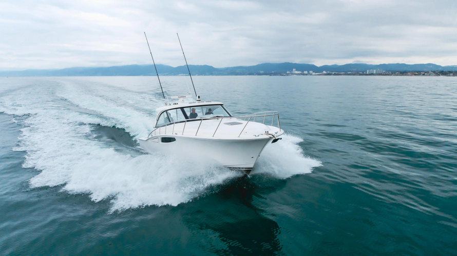 Commodore Two Yacht Photos Pics 