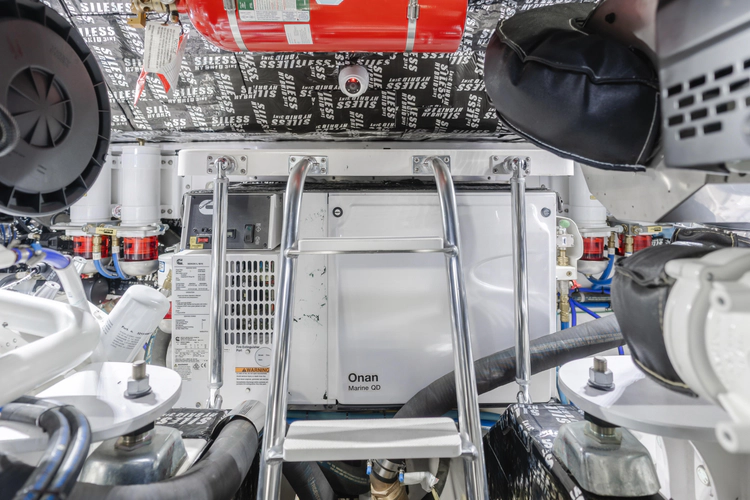 Commodore Two Yacht Photos Pics 