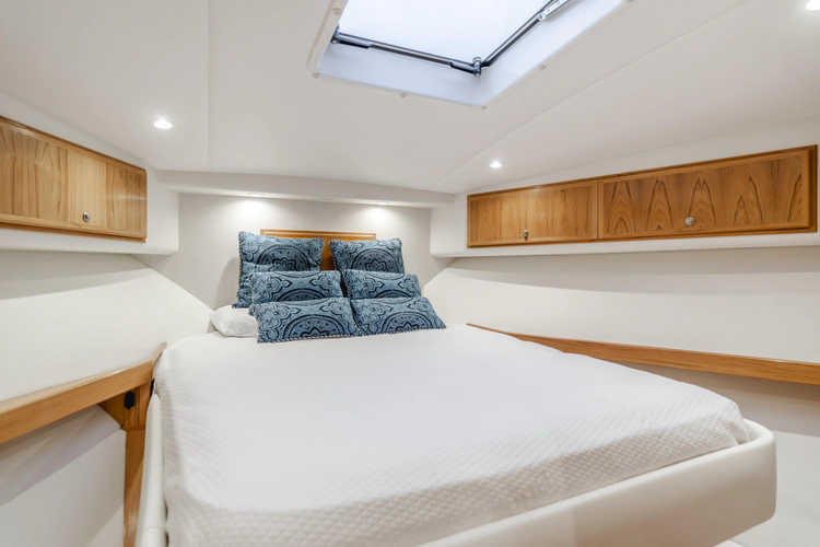 Commodore Two Yacht Photos Pics 