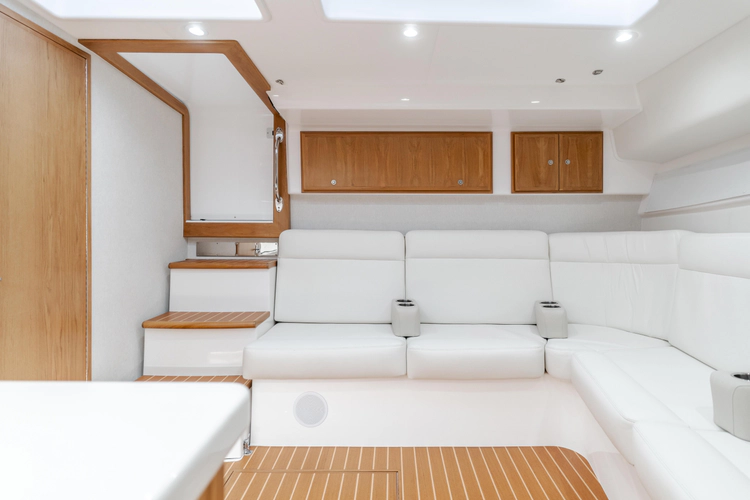 Commodore Two Yacht Photos Pics 