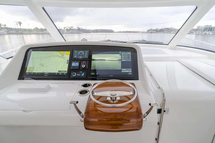 Commodore Two Yacht Photos Pics 