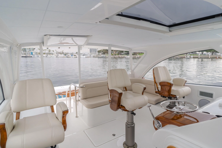 Commodore Two Yacht Photos Pics 