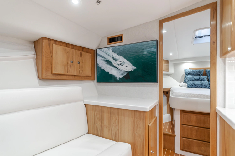 Commodore Two Yacht Photos Pics 