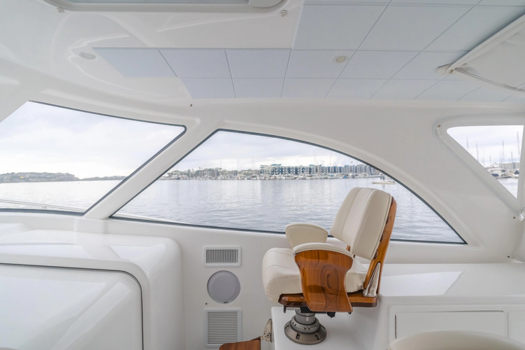 Commodore Two Yacht Photos Pics 