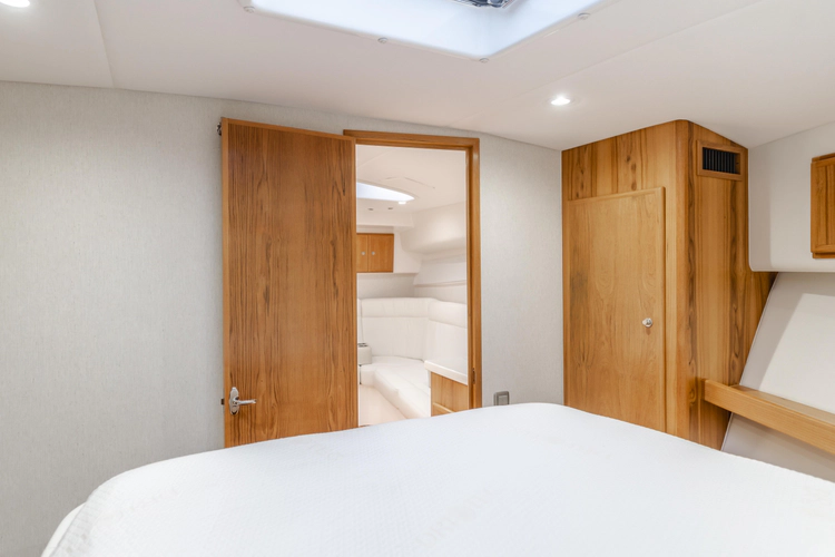 Commodore Two Yacht Photos Pics 