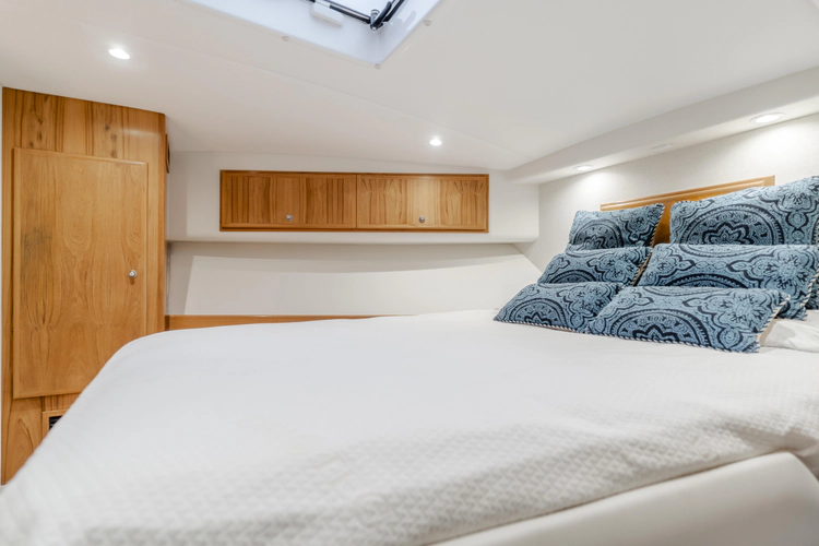 Commodore Two Yacht Photos Pics 