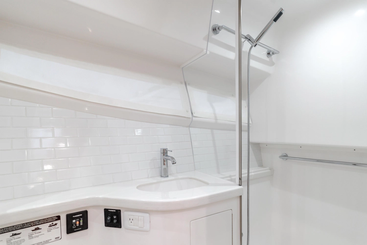 Commodore Two Yacht Photos Pics 