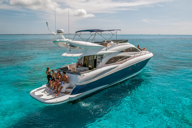 La More Yacht Photos Pics 