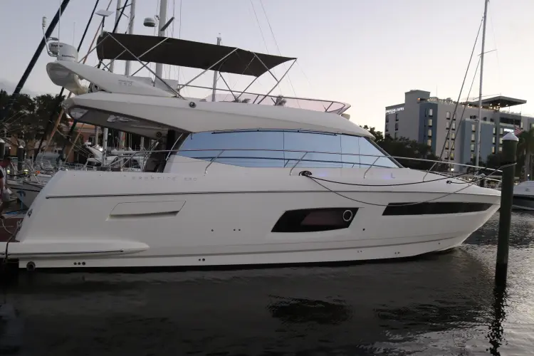 Ollie-gator Yacht Photos Pics 
