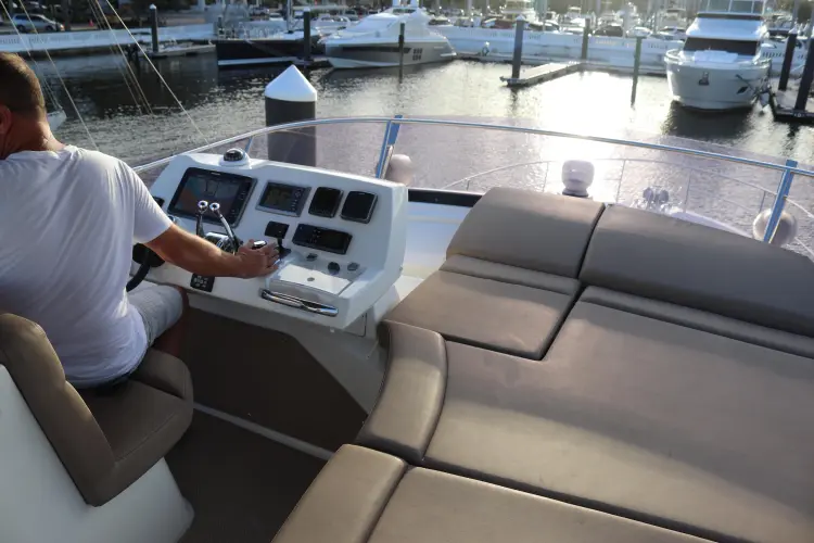 Ollie-gator Yacht Photos Pics 