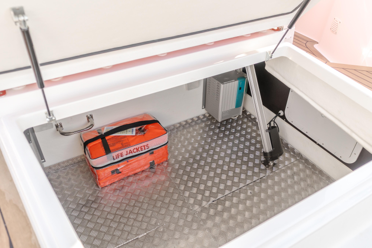 Intrepid Yacht Photos Pics 