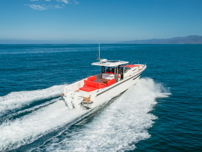 Intrepid Yacht Photos Pics 