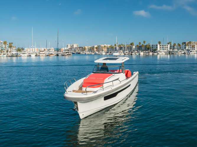 Intrepid Yacht Photos Pics 