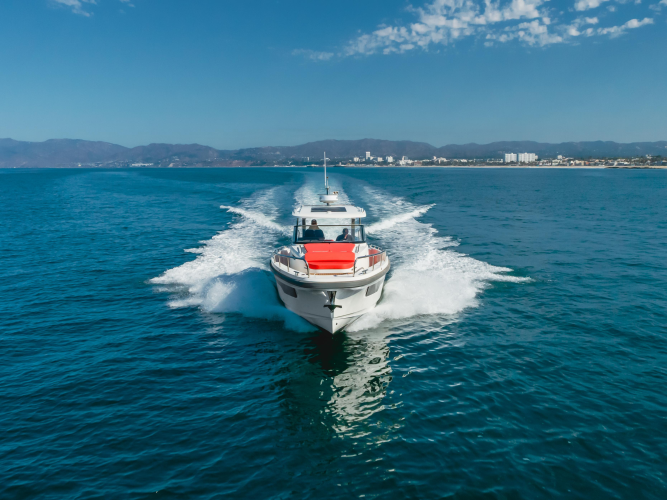 Intrepid Yacht Photos Pics 