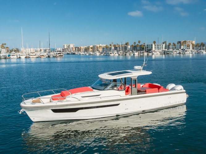 Intrepid Yacht Photos Pics 