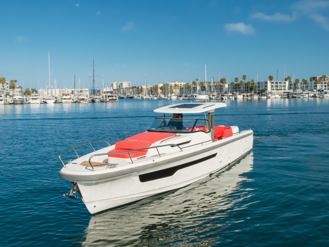 Intrepid Yacht Photos Pics 