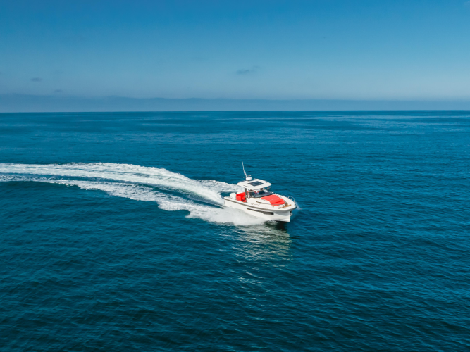 Intrepid Yacht Photos Pics 