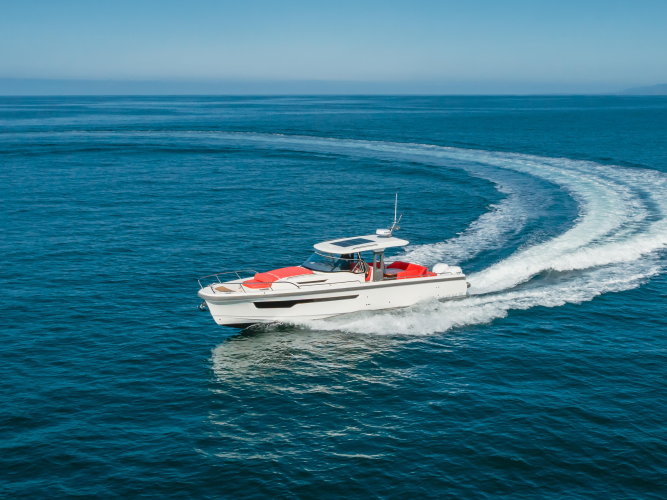 Intrepid Yacht Photos Pics 