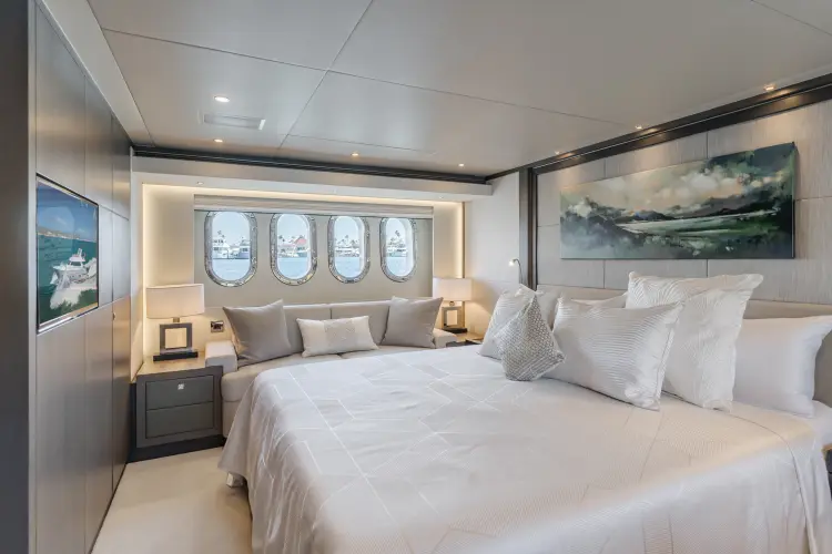 Gyrfalcon Yacht Photos Pics 