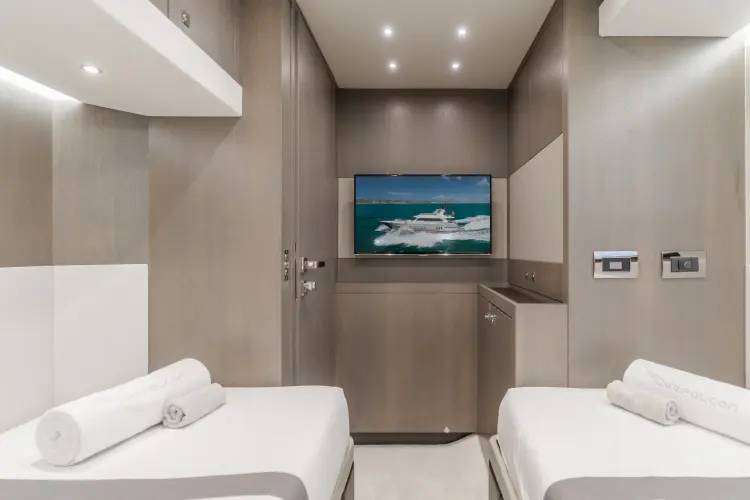 Gyrfalcon Yacht Photos Pics 