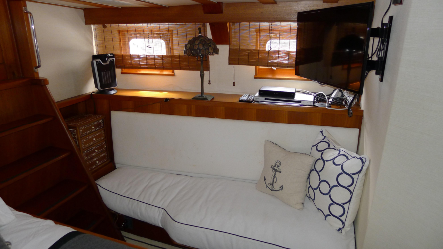 Dakota Yacht Photos Pics 