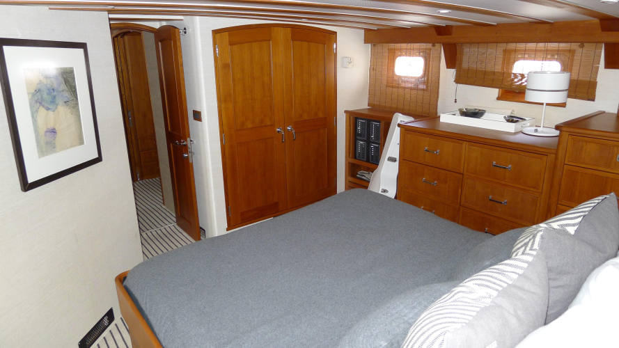 Dakota Yacht Photos Pics 
