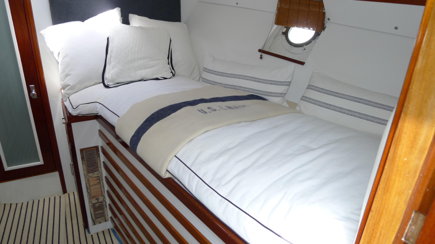 Dakota Yacht Photos Pics 