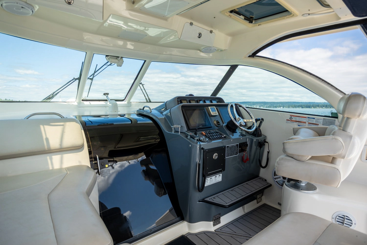 Lazy V Yacht Photos Pics 