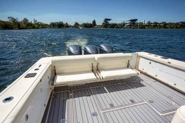 Lazy V Yacht Photos Pics 