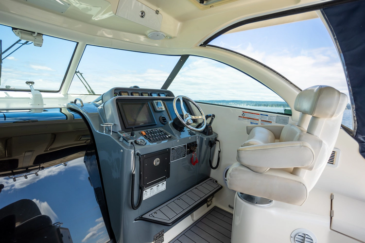 Lazy V Yacht Photos Pics 