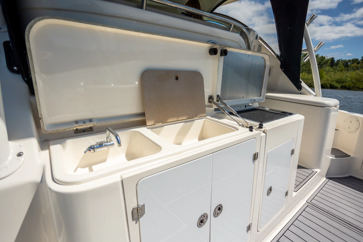 Lazy V Yacht Photos Pics 