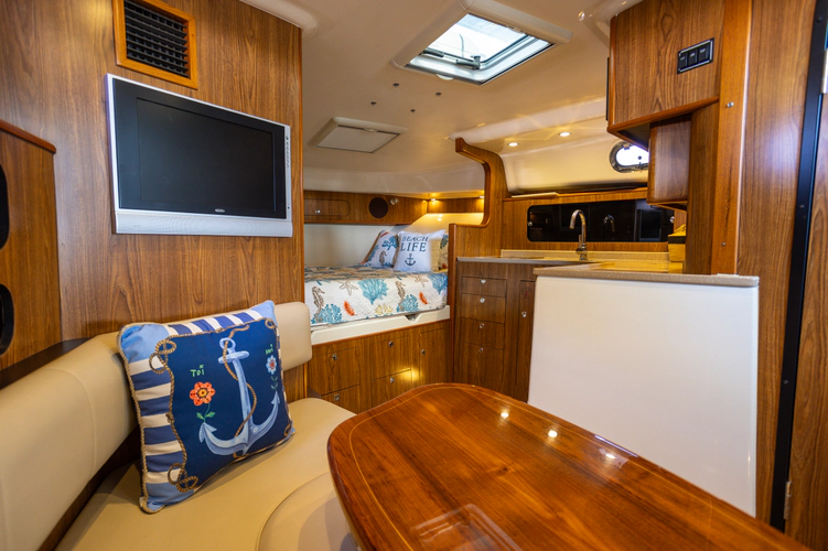 Lazy V Yacht Photos Pics 