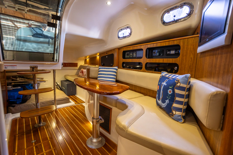 Lazy V Yacht Photos Pics 
