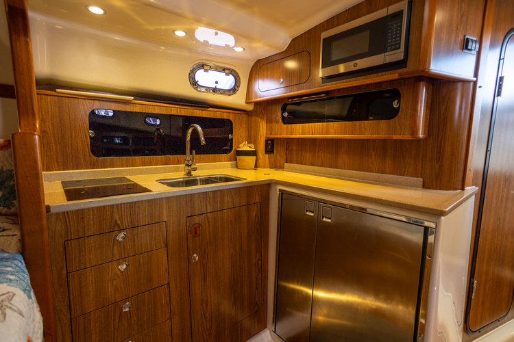 Lazy V Yacht Photos Pics 