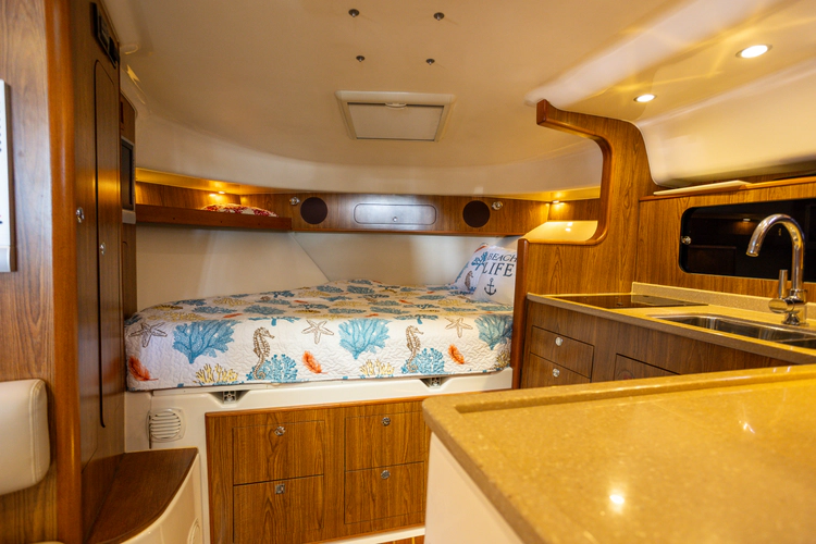 Lazy V Yacht Photos Pics 