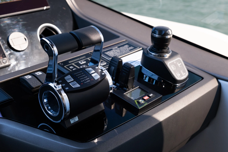 Chinonino Yacht Photos Pics 