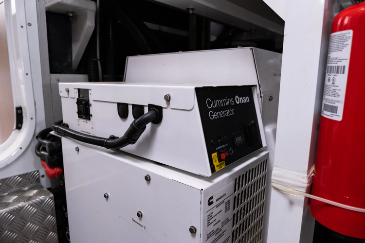 Chinonino Yacht Photos Pics 