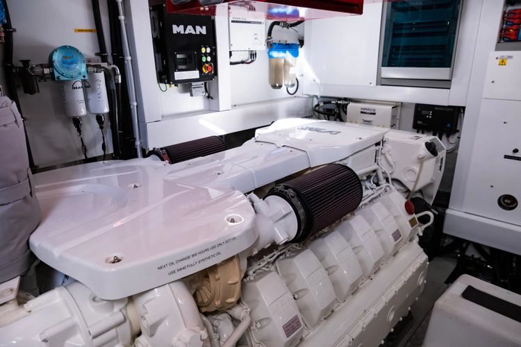 Chinonino Yacht Photos Pics 