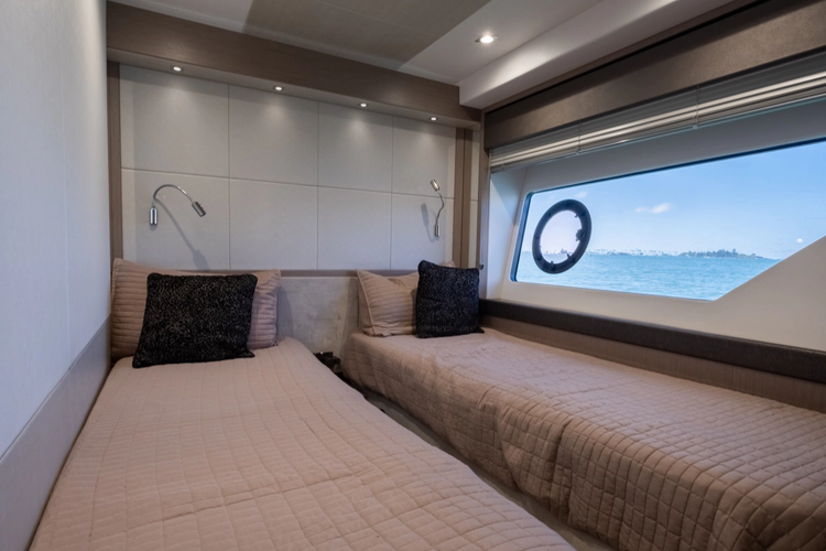 Chinonino Yacht Photos Pics 