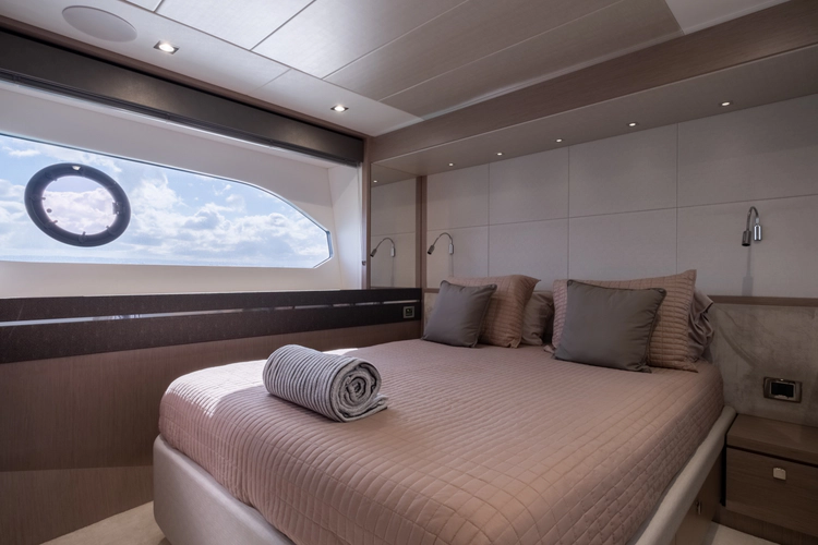 Chinonino Yacht Photos Pics 