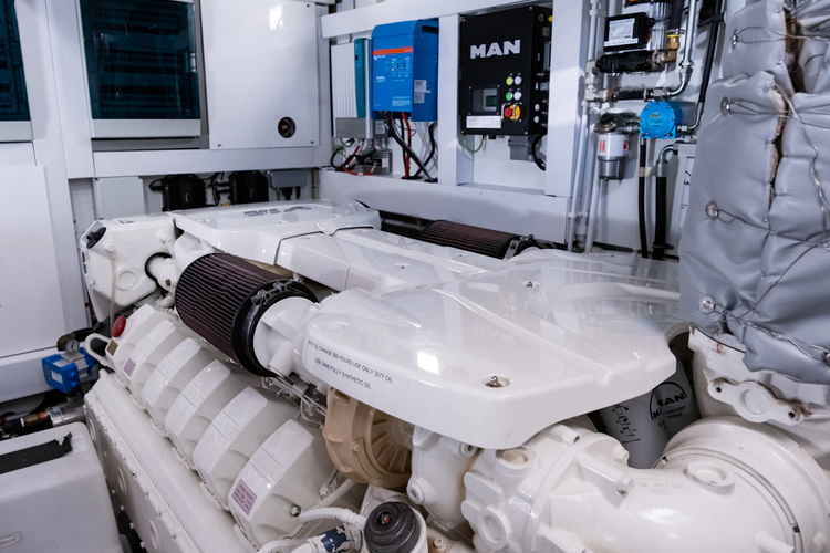 Chinonino Yacht Photos Pics 