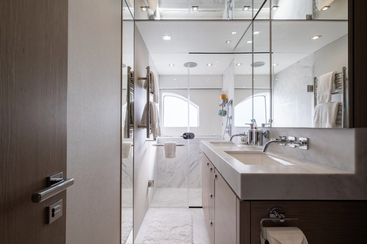 Chinonino Yacht Photos Pics 