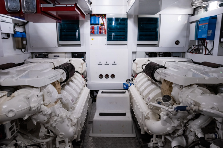 Chinonino Yacht Photos Pics 