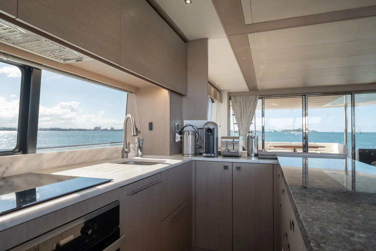 Chinonino Yacht Photos Pics 